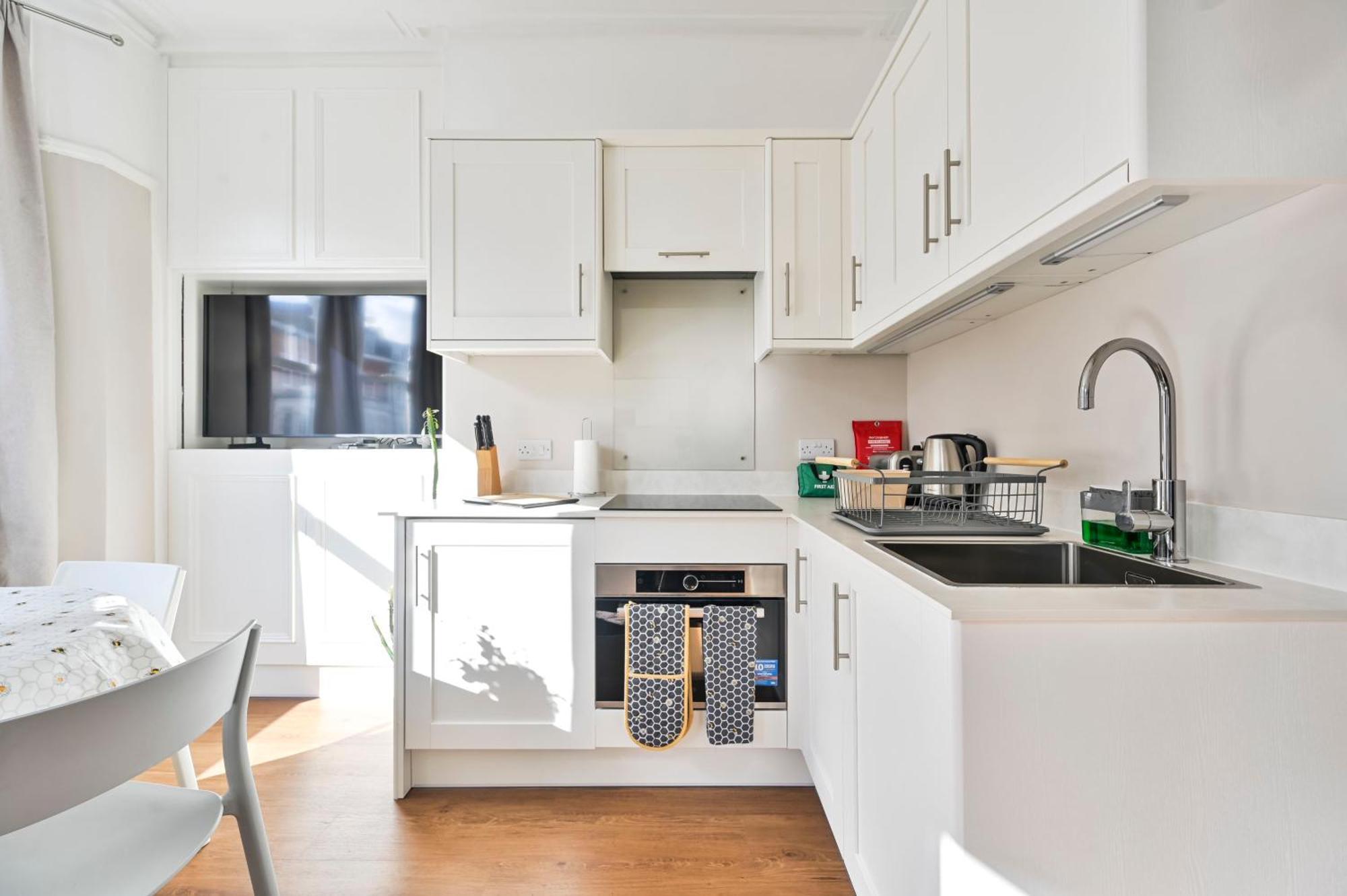 Newly Renovated 2-3 Bed Flat In Fulham By The Thames Apartment
